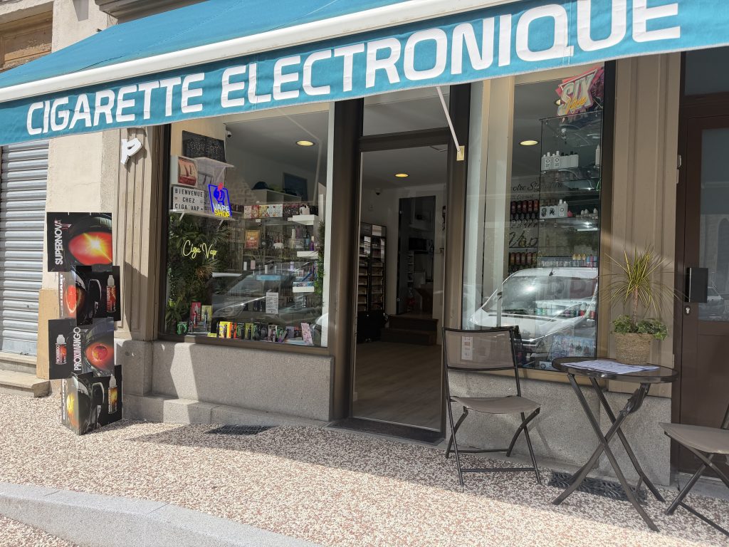La boutique Ciga'Vap d'Yssingeaux en face de la mairie.